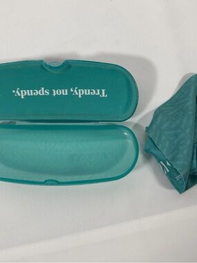 Teal Hard Shell Eyeglass Case with Matching Microfiber Cloth